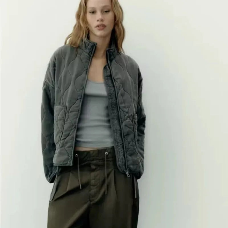 Roz Everyday Jacket - Stylish Design with Functional Pocket Details 5