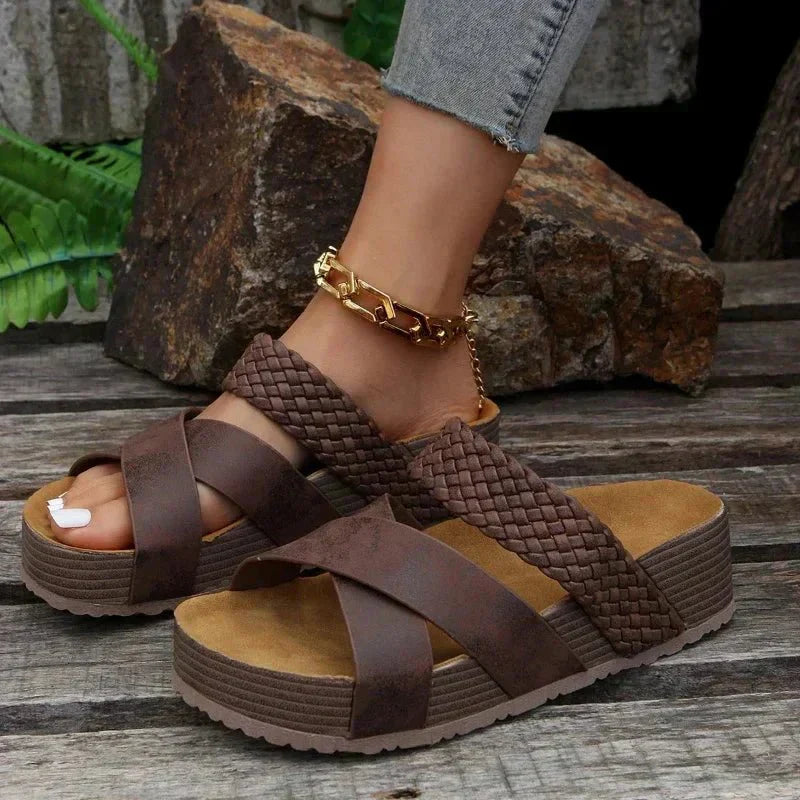 https://cdn.shopify.com/s/files/1/0904/6150/3834/files/aira-orthopaedic-sandals-192060.webp?v=1734322005